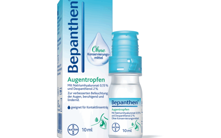 Bepanthen Augentropfen in einer transparenten Flasche mit blauer Verschlusskappe und einer Verpackung in Blau und Weiß.